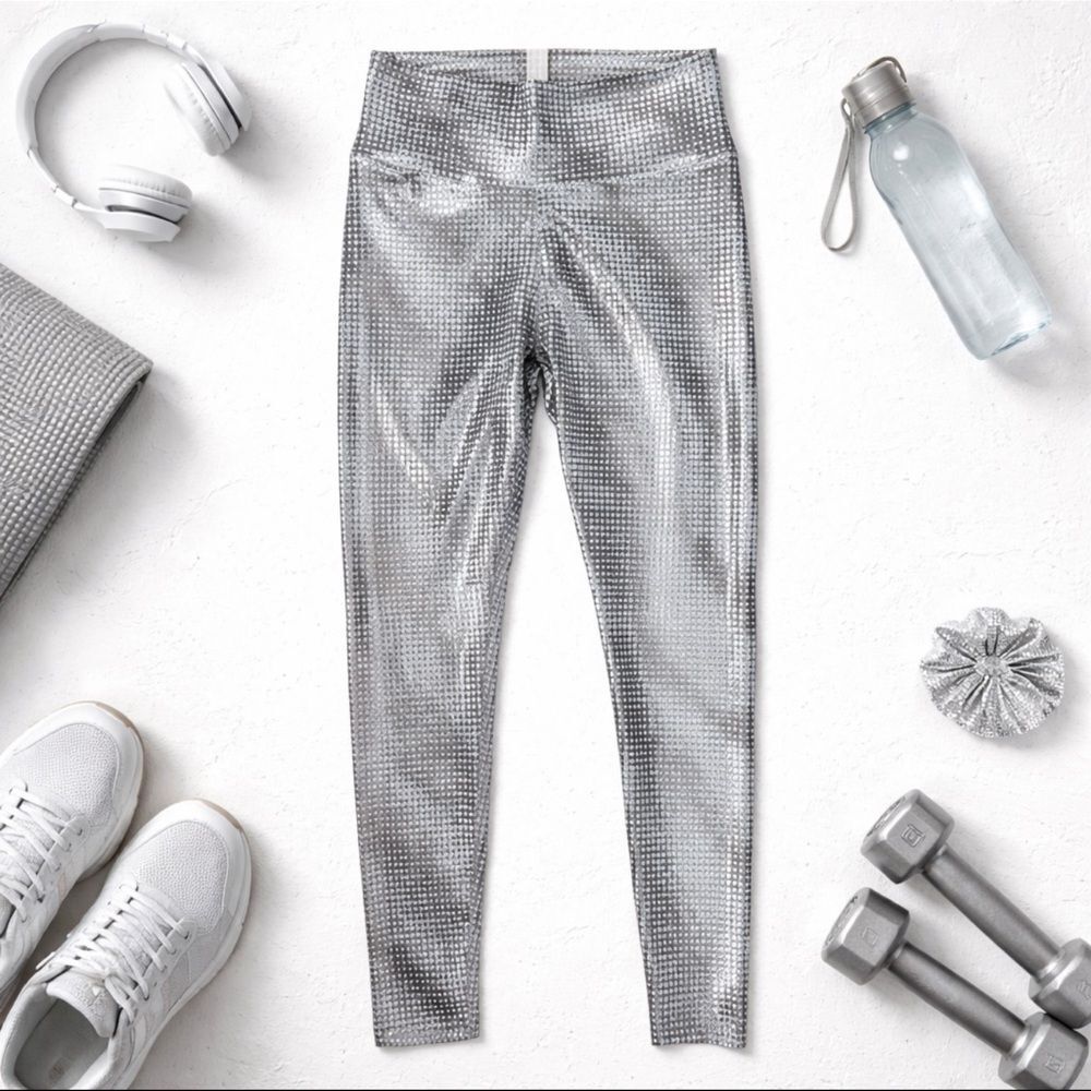 Peloton Women’s Show Up Silver Foil Metallic Athletic Leggings XL New